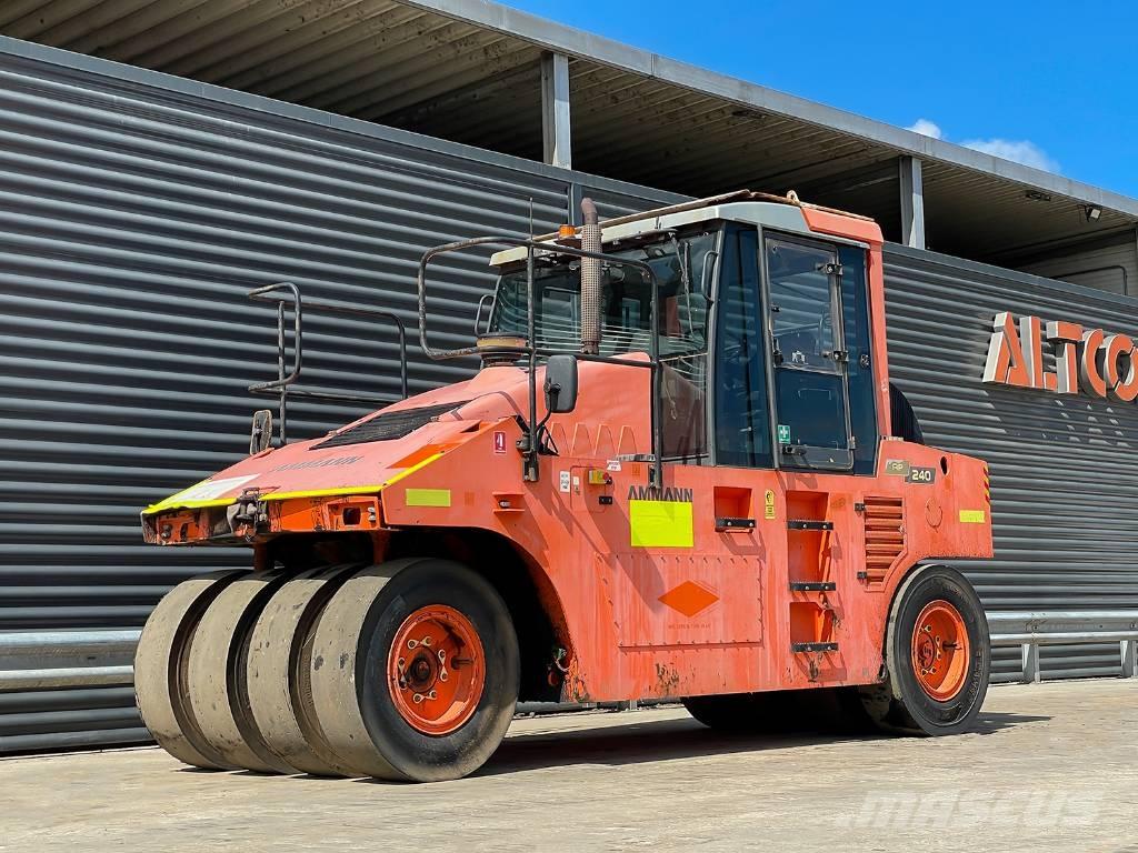 Ammann AP 240 مداحل ذات إطارات هوائية