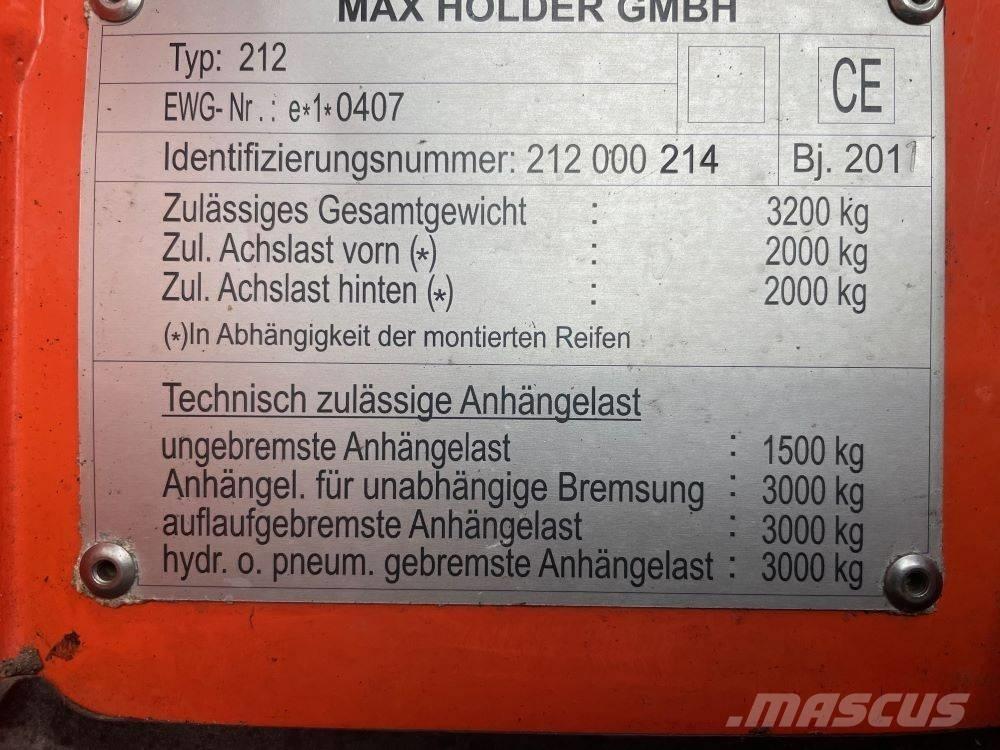 Holder C 270 جرارات مدمجة