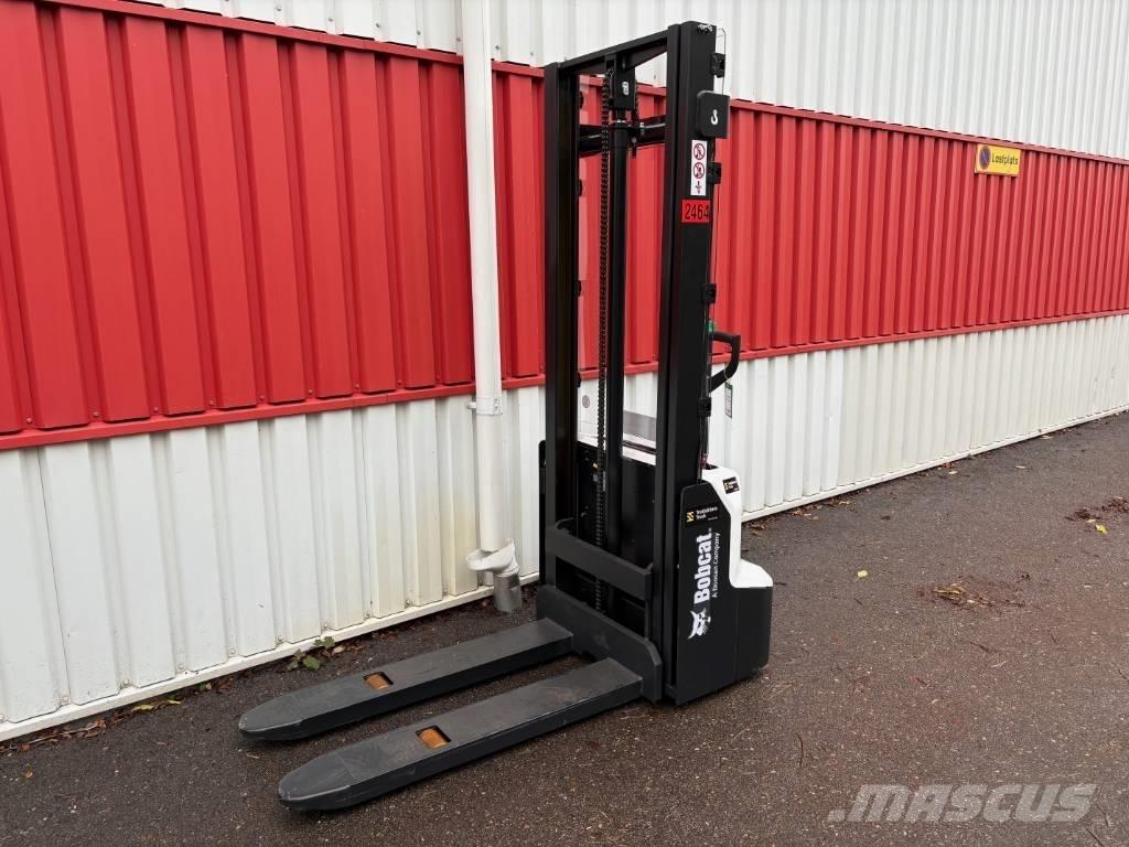 Bobcat LSM 12 N معدات التكديس الجوالة