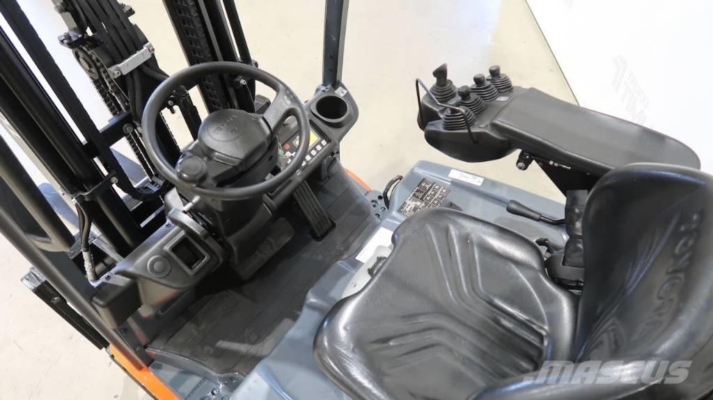 Toyota 8FBE16T شاحنات ذات رافعات شوكية تعمل بالكهرباء