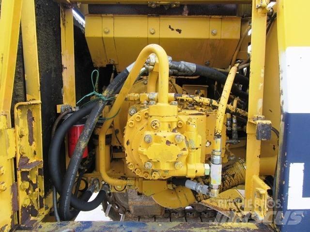 Komatsu PC 180 LC حفارات زحافة