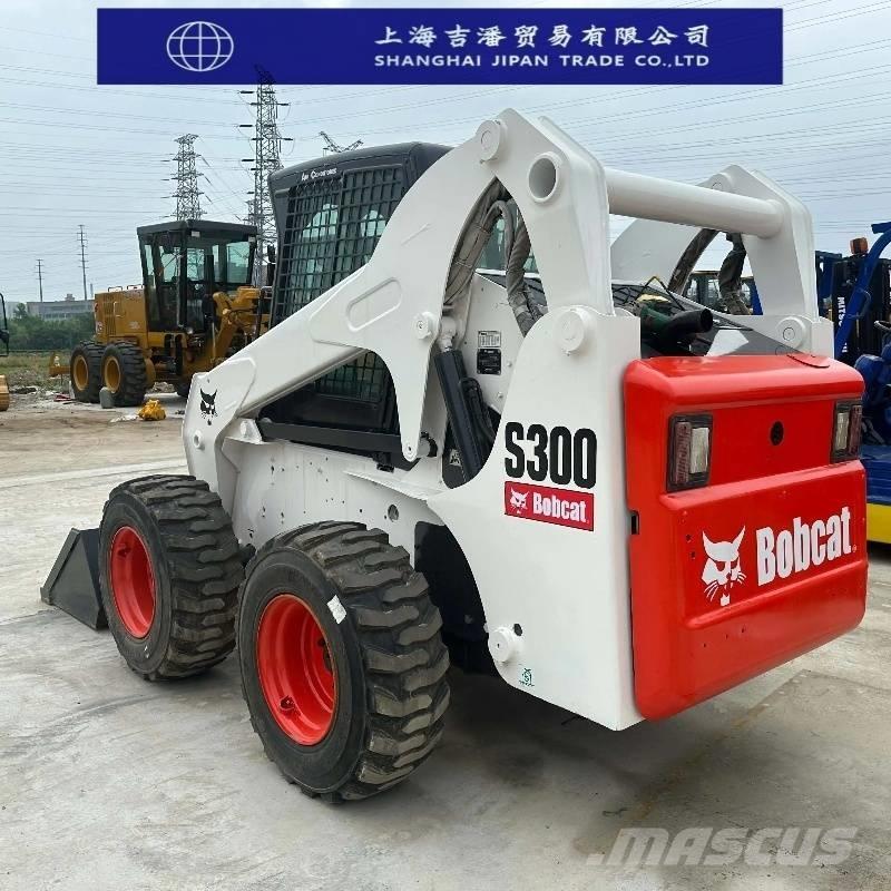 Bobcat s 300 لوادر انزلاقية التوجيه