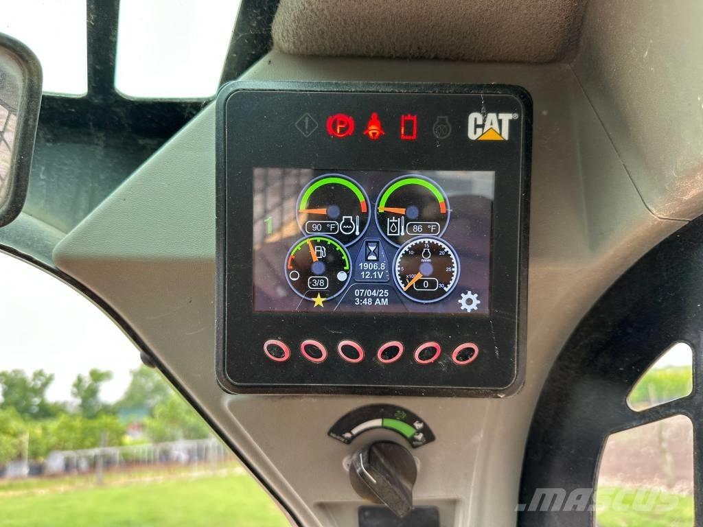 CAT 279 D3 لوادر انزلاقية التوجيه