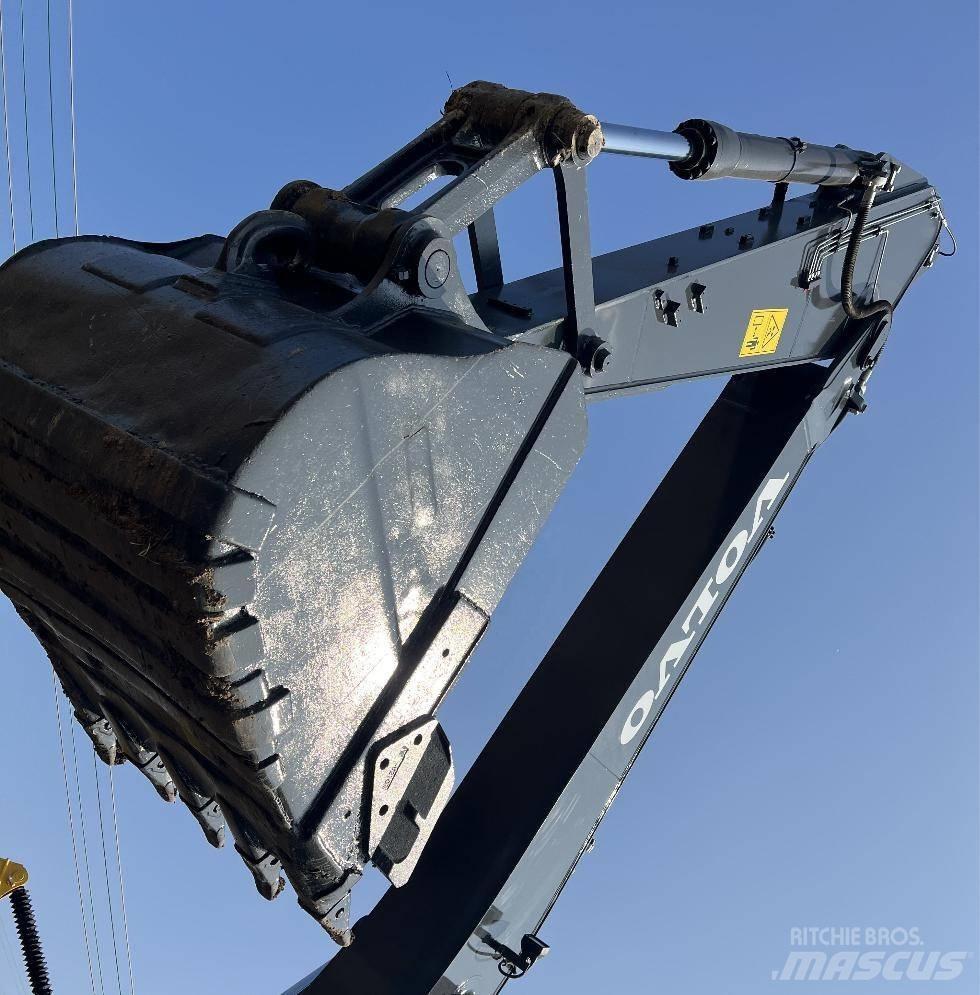Volvo EC 220 حفارات زحافة