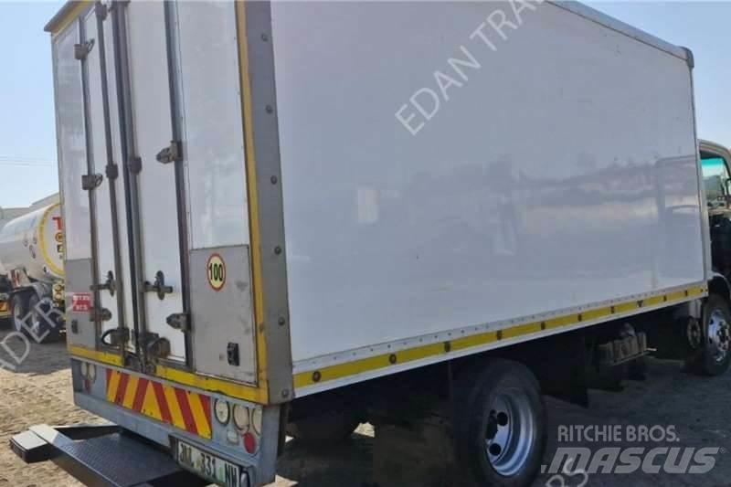 Isuzu NPR 275 شاحنات أخرى
