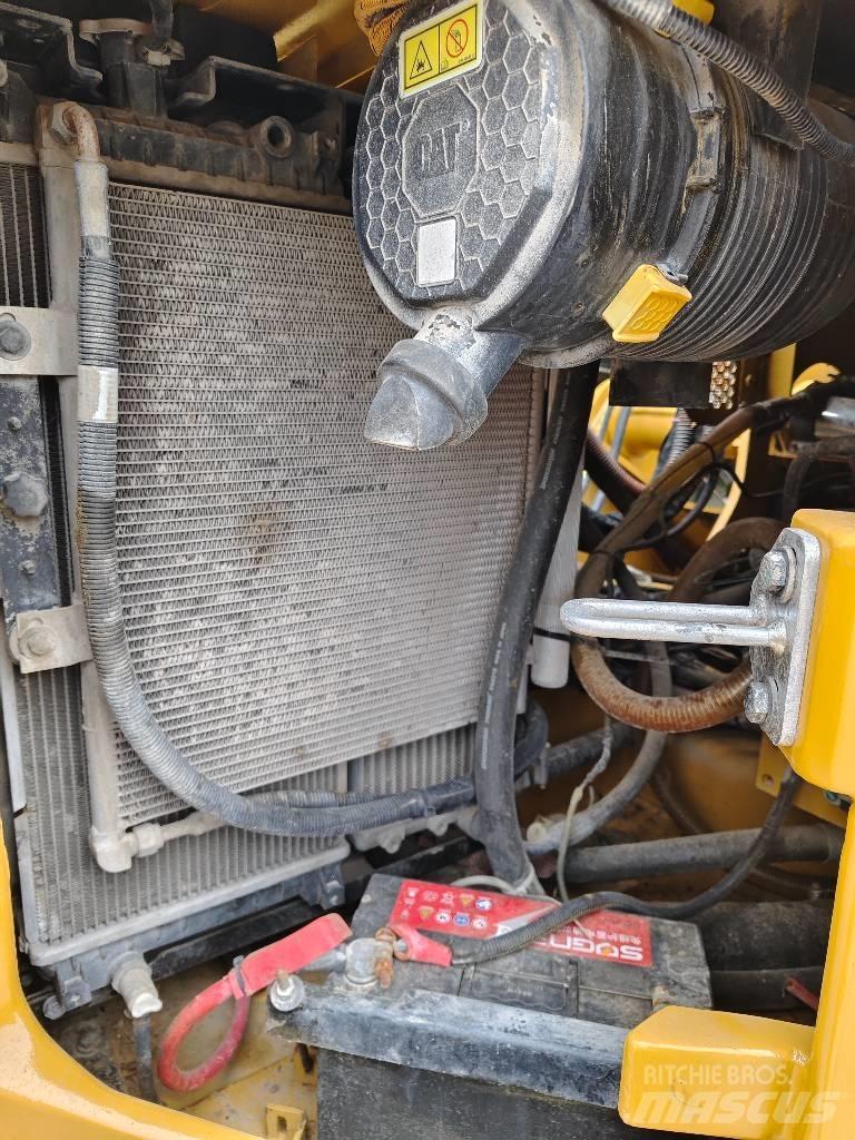 CAT 307.5 حفارات زحافة