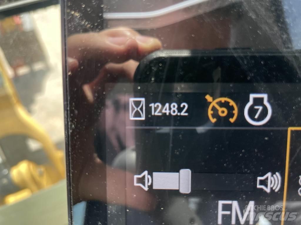 CAT 301.6-05 A حفارات زحافة