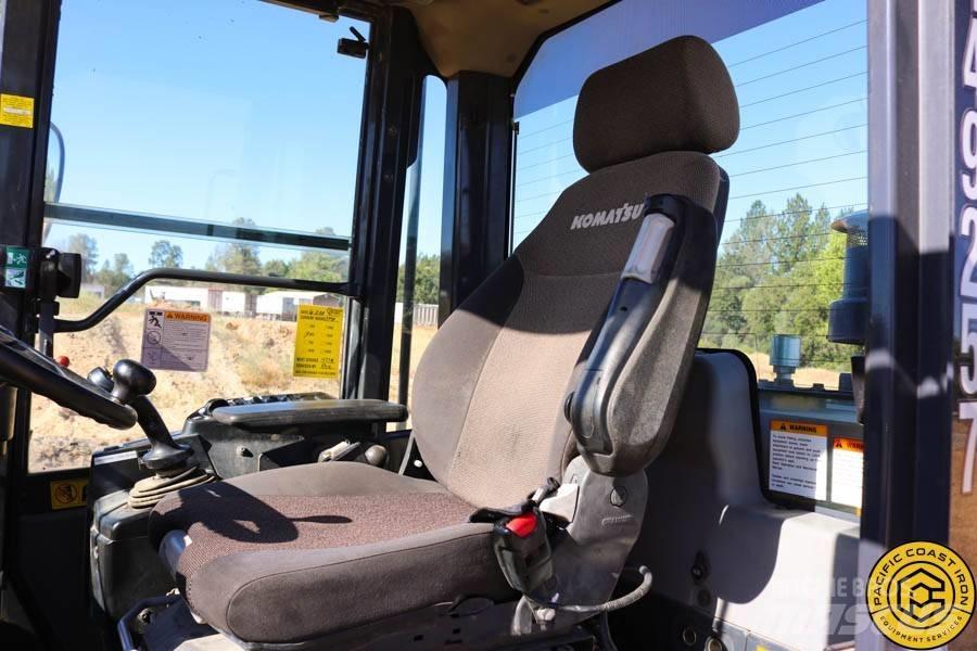 Komatsu WA 320-7 لوادر بعجل