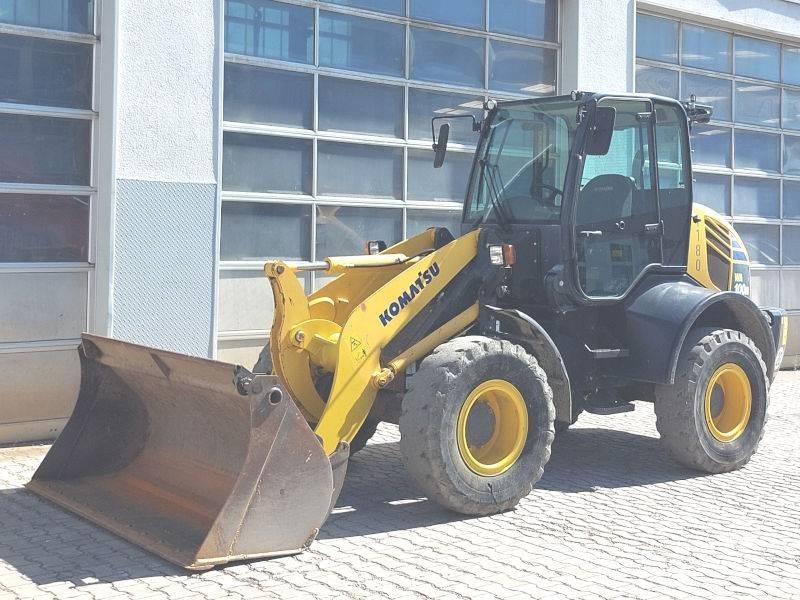 Komatsu WA 100 M-7 لوادر انزلاقية التوجيه