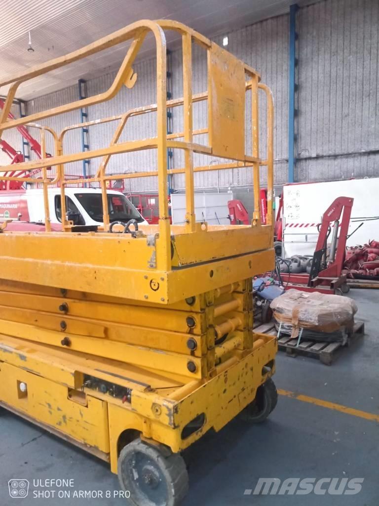 Haulotte Compact 12 رافعات مقصية الشكل