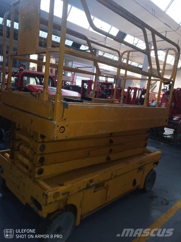 Haulotte Compact 12 رافعات مقصية الشكل