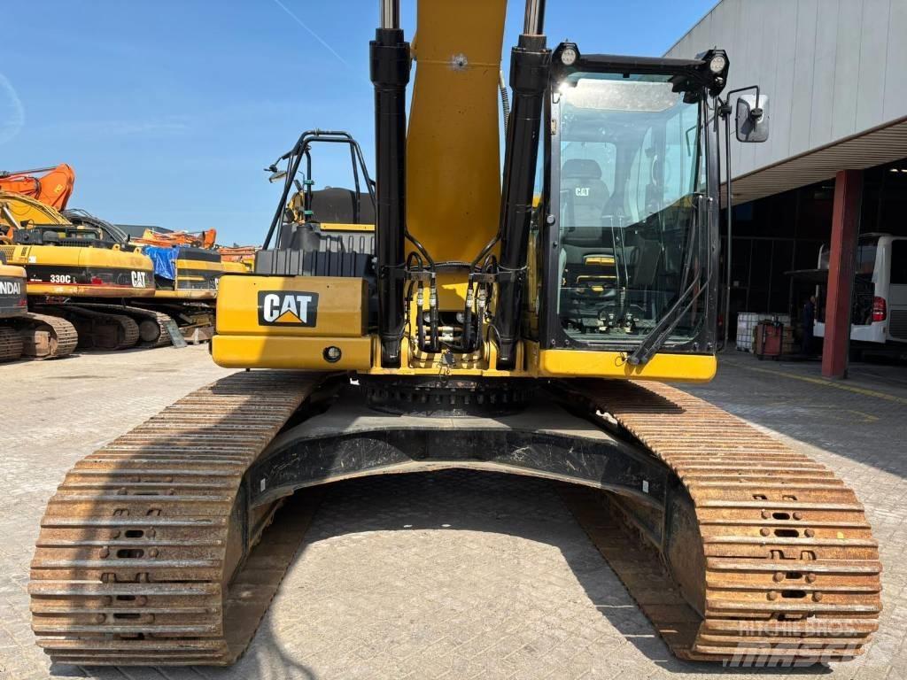 CAT 330 حفارات زحافة