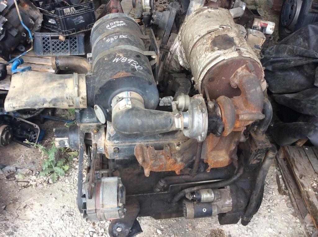 Komatsu WB 93 R محركات