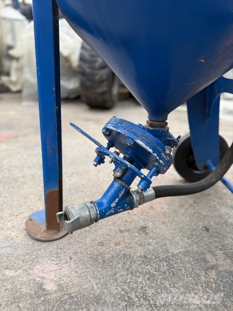 Clemco Αμμουδιέρα معدات البناء - غير ذلك