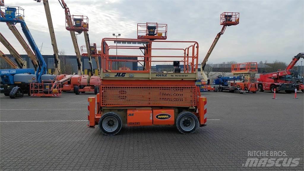 JLG 4069LE رافعات مقصية الشكل