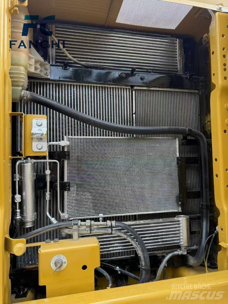 CAT 320 حفارات زحافة