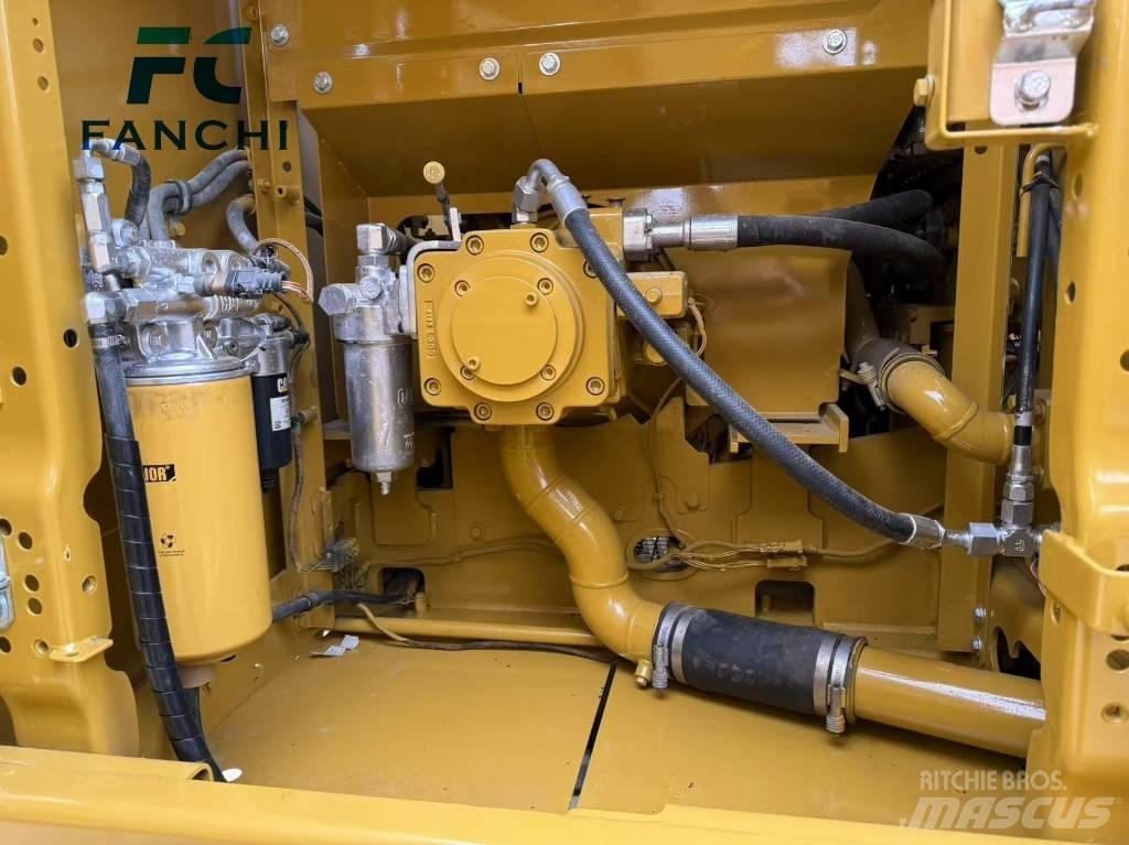 CAT 320 حفارات زحافة