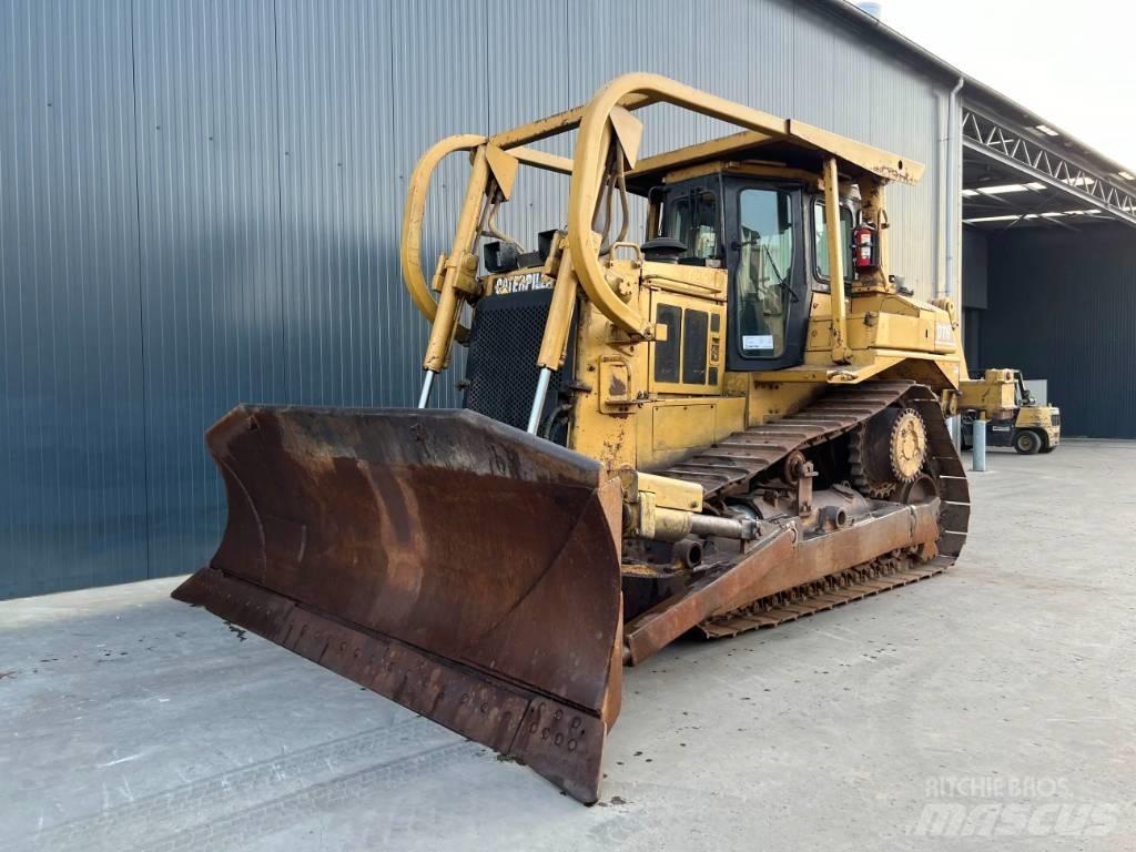 CAT D7H بلدوزرات مجنزرة