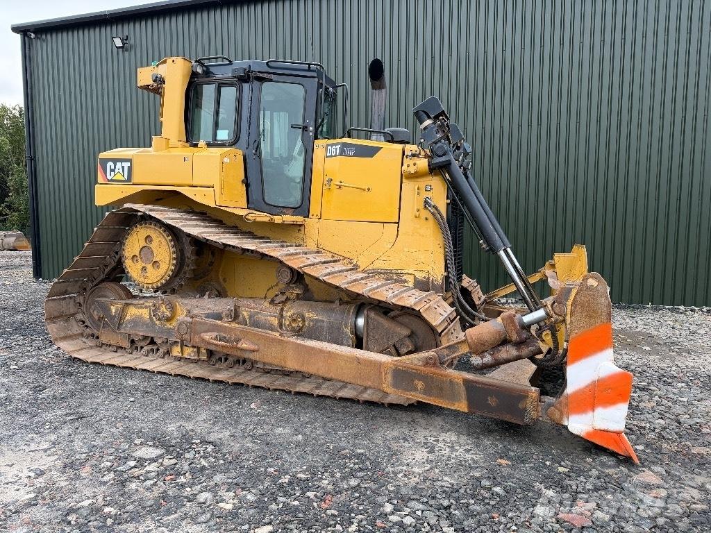 CAT D 6 T LGP بلدوزرات مجنزرة