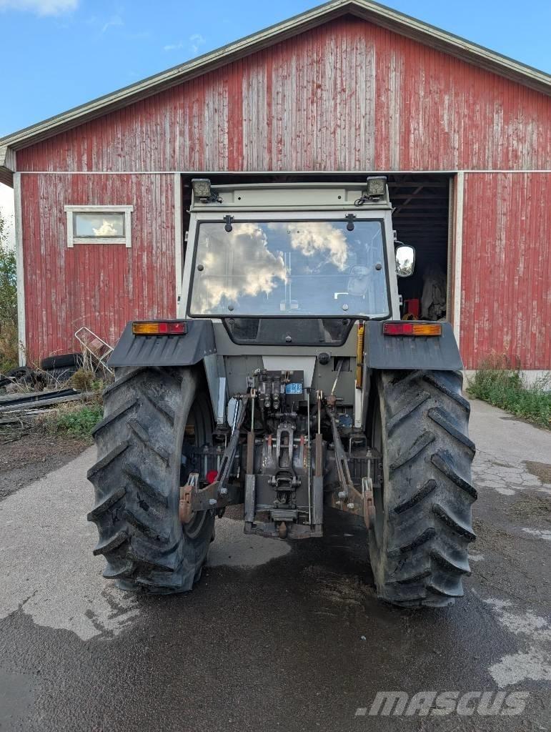 Massey Ferguson 390 الجرارات