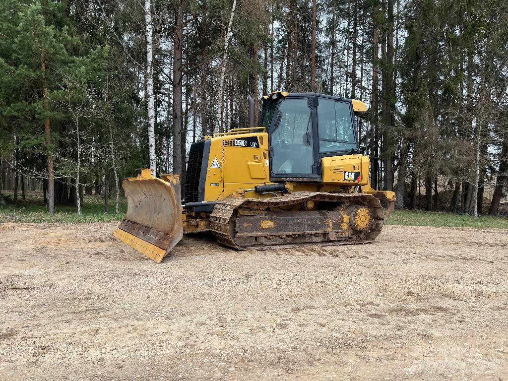 CAT D 5 K 2 LGP بلدوزرات مجنزرة