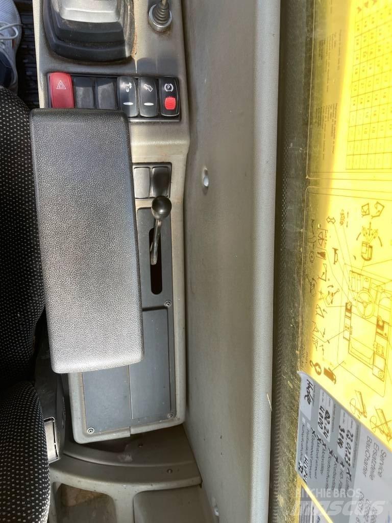 Yanmar B 95 W حفارات بعجل