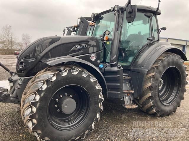 Valtra T 254 V الجرارات