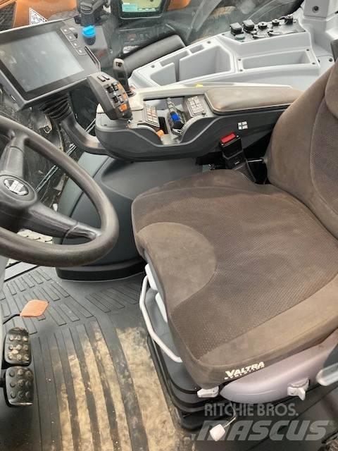 Valtra T 254 V الجرارات
