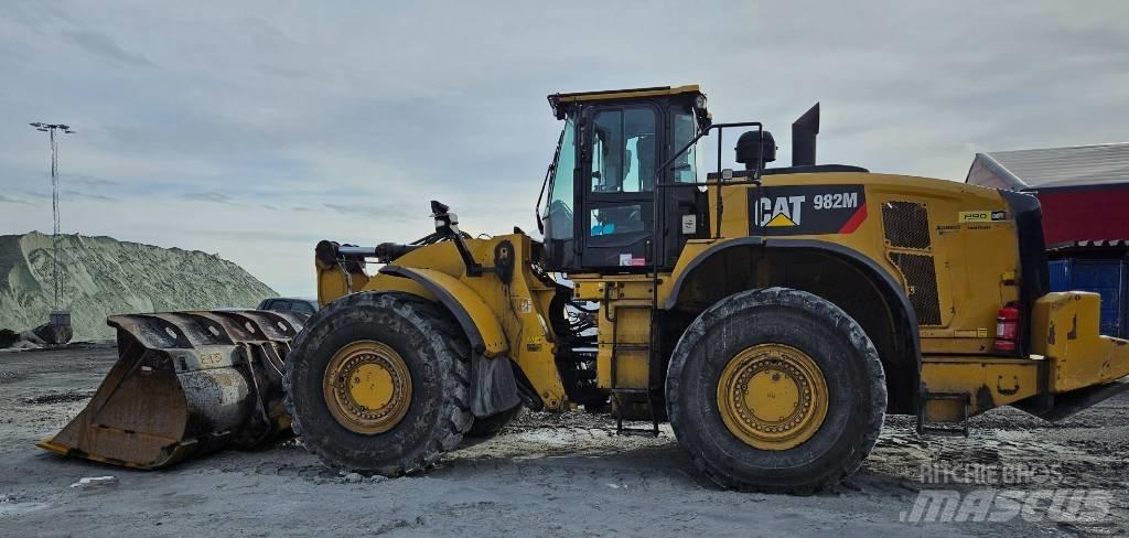 CAT 982 M لوادر بعجل