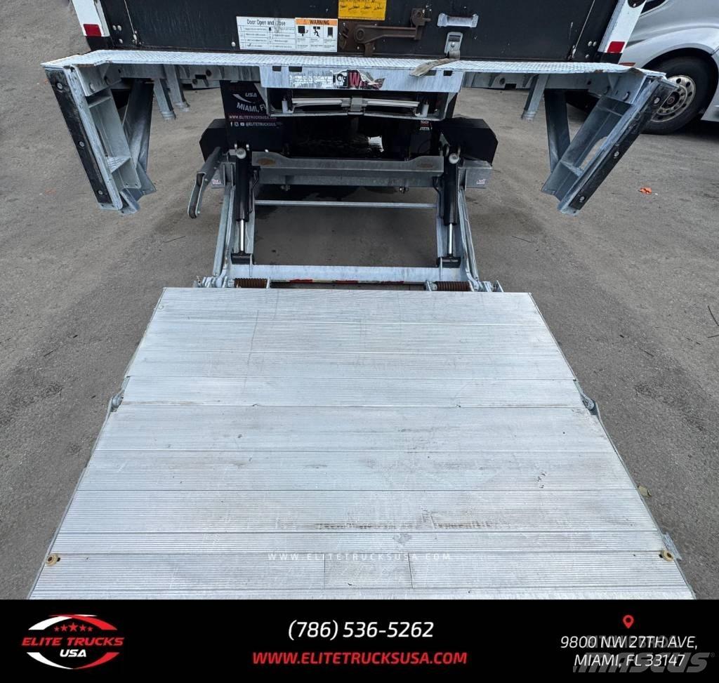 International 4300 شاحنات أخرى