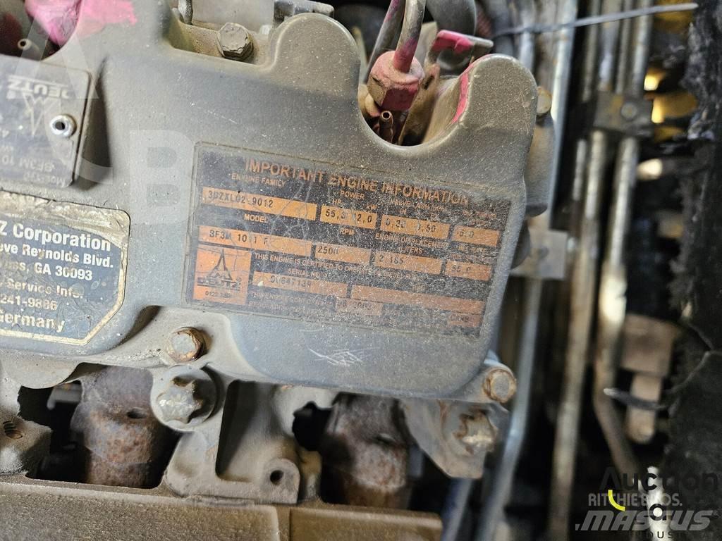 Gehl 4835 SXT لوادر انزلاقية التوجيه