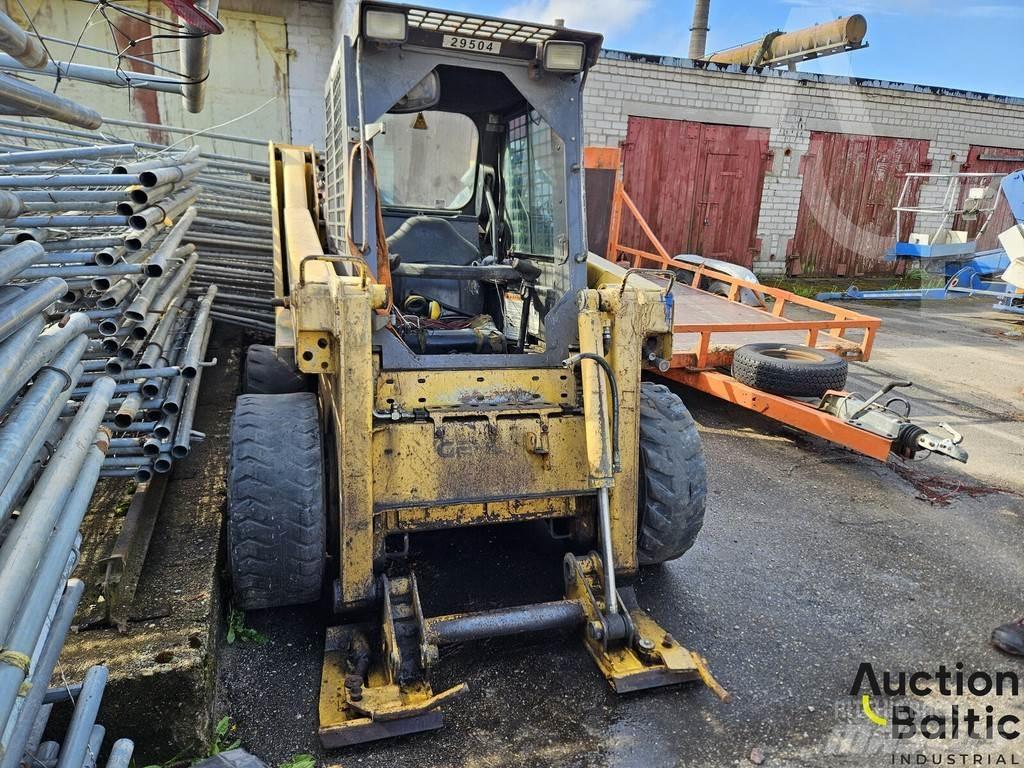 Gehl 4835 SXT لوادر انزلاقية التوجيه