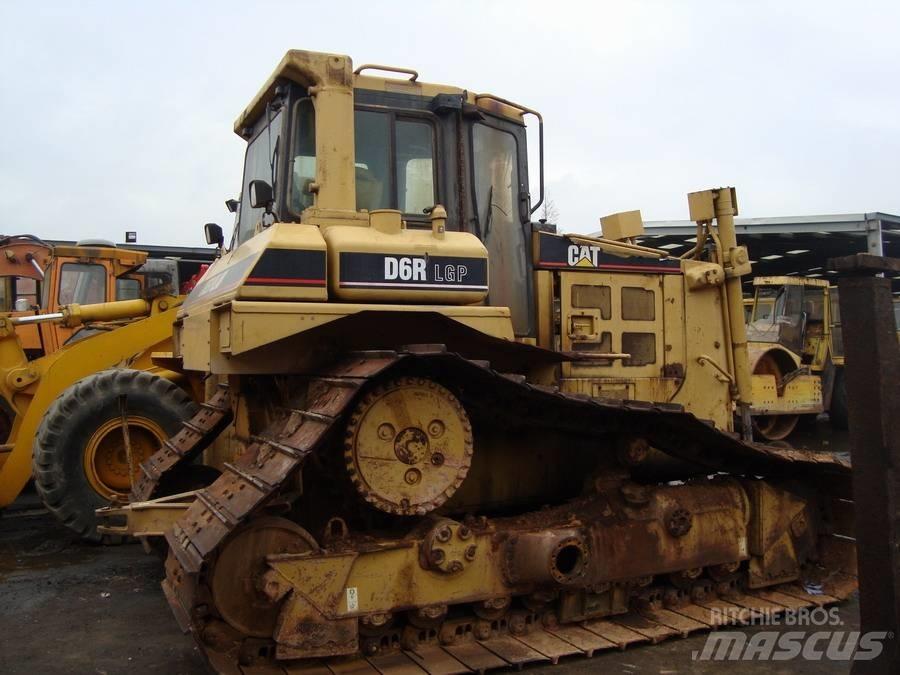 CAT D 6 R DS LGP III بلدوزرات مجنزرة