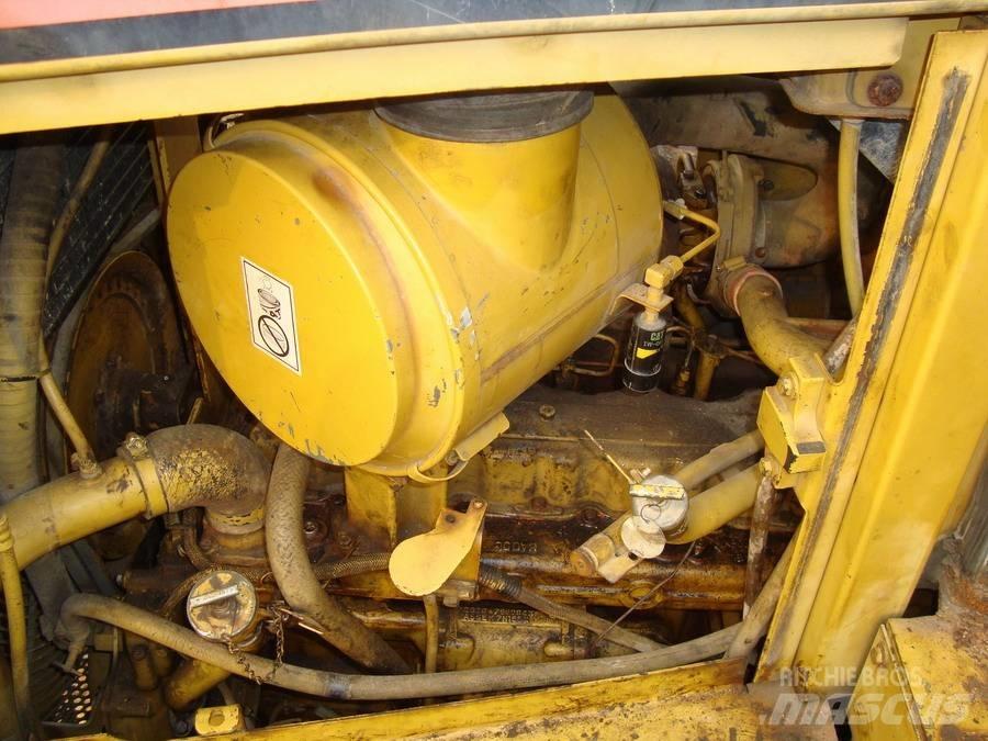 CAT D 6 R DS LGP III بلدوزرات مجنزرة