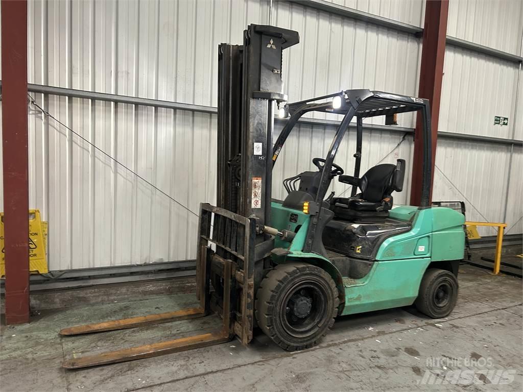 Mitsubishi FD35NT شاحنات الديزل