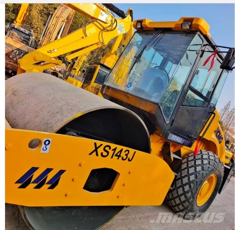 XCMG XS 142 J مداحل أحادية الأسطوانة