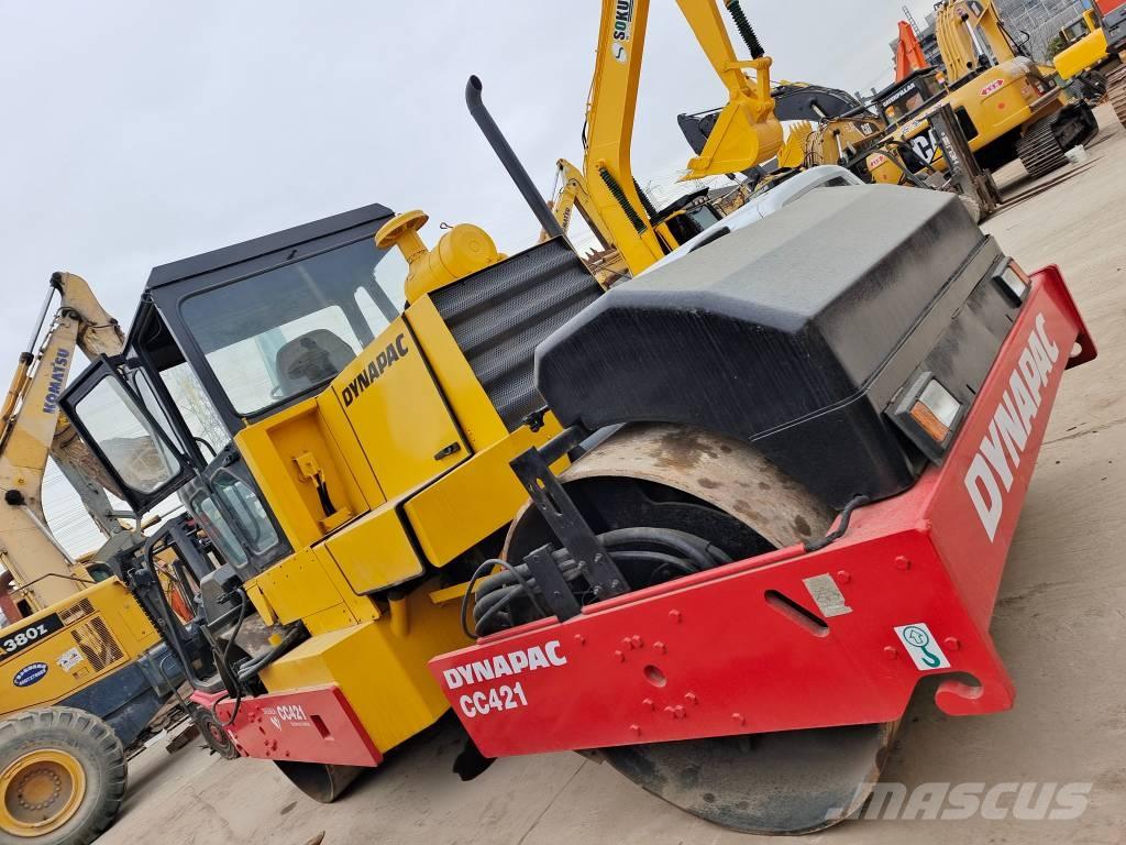 Dynapac CC 421 مداحل ثنائية الاسطوانة