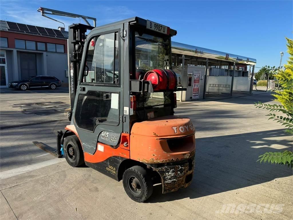 Toyota 7FGF25 شاحنات LPG