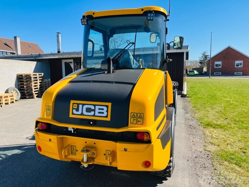 JCB 407 لوادر متعددة الأغراض