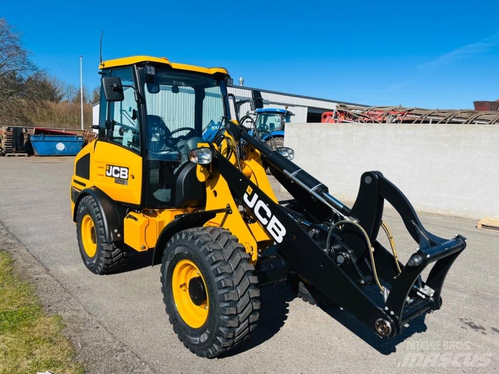 JCB 407 لوادر متعددة الأغراض