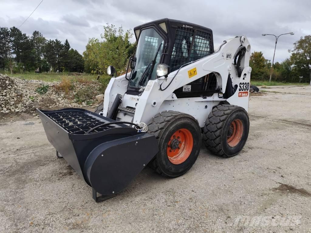 Bobcat S 330 لوادر انزلاقية التوجيه