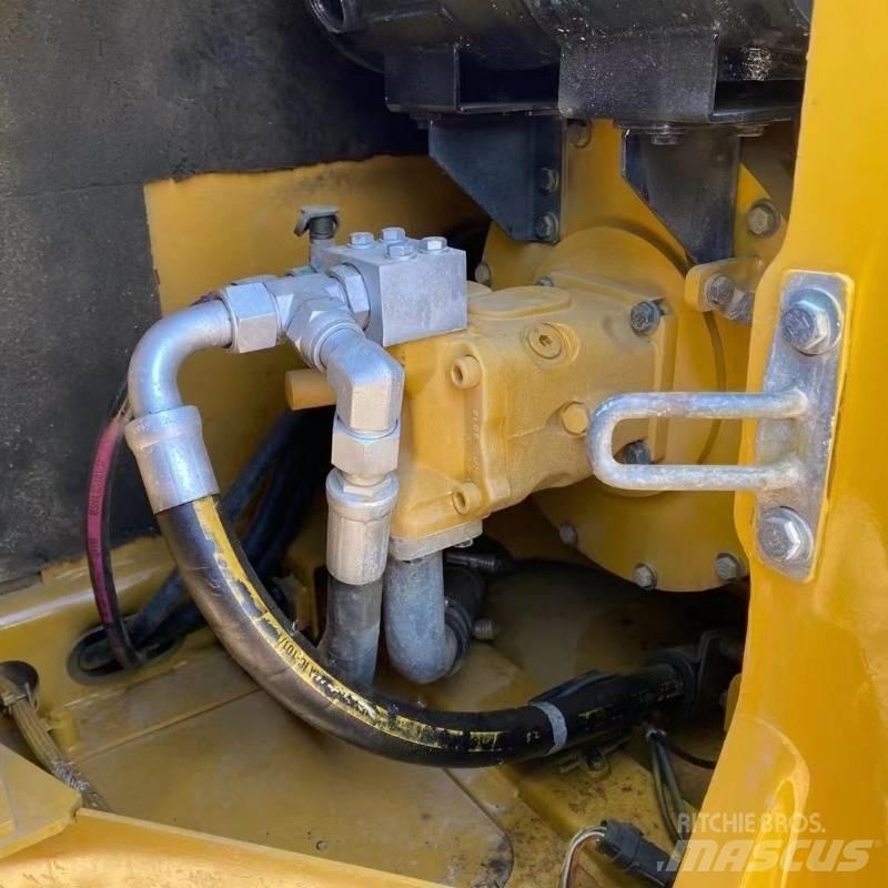 CAT 307 حفارات زحافة