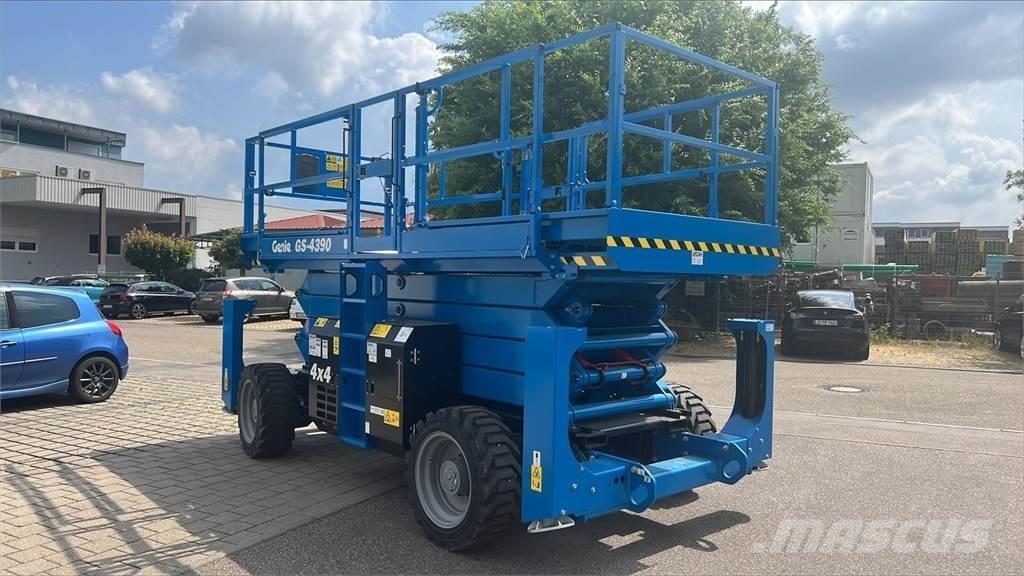 Genie GS-4390RT رافعات مقصية الشكل