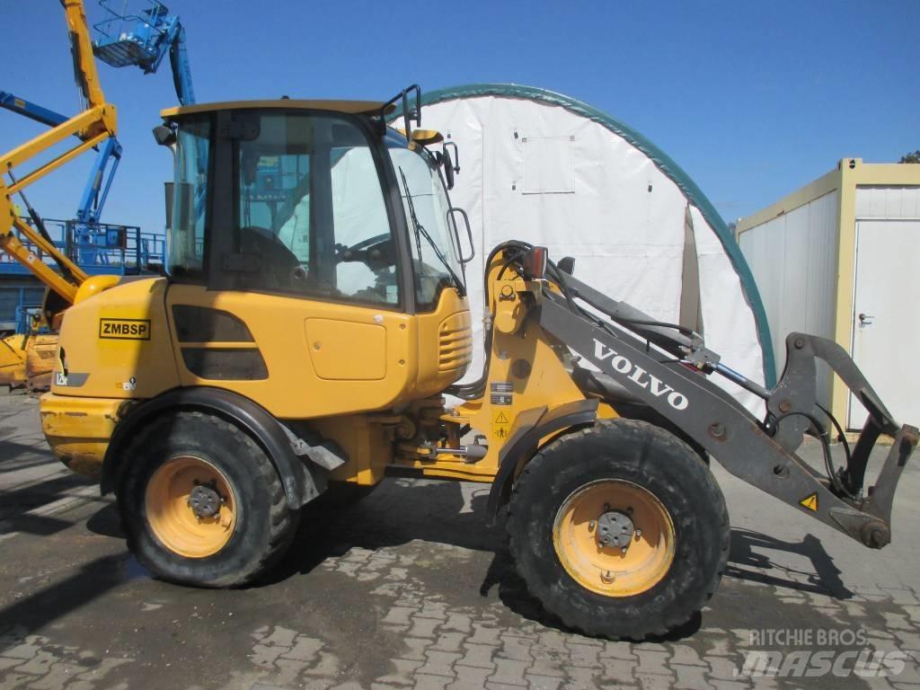 Volvo L 25 F لوادر بعجل