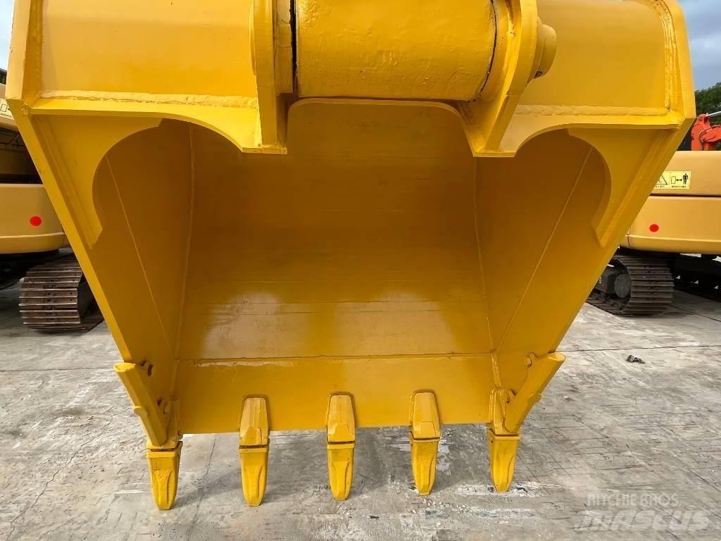 Komatsu PC 400-8 حفارات زحافة