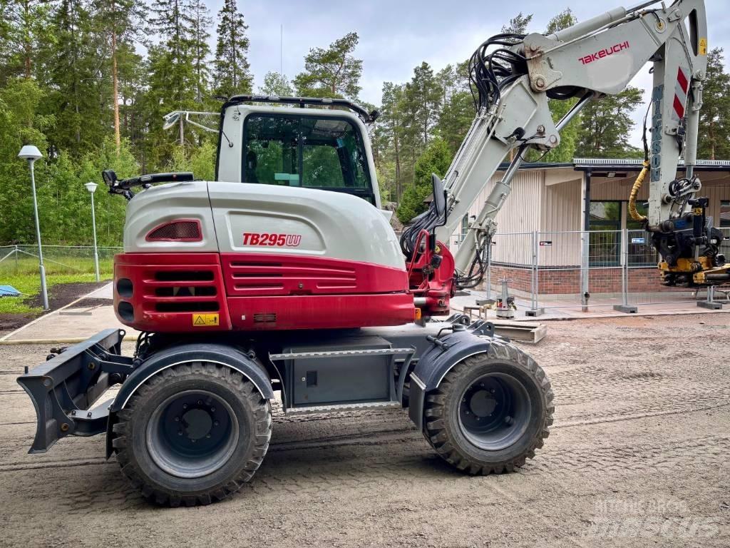Takeuchi TB 295 W حفارات بعجل