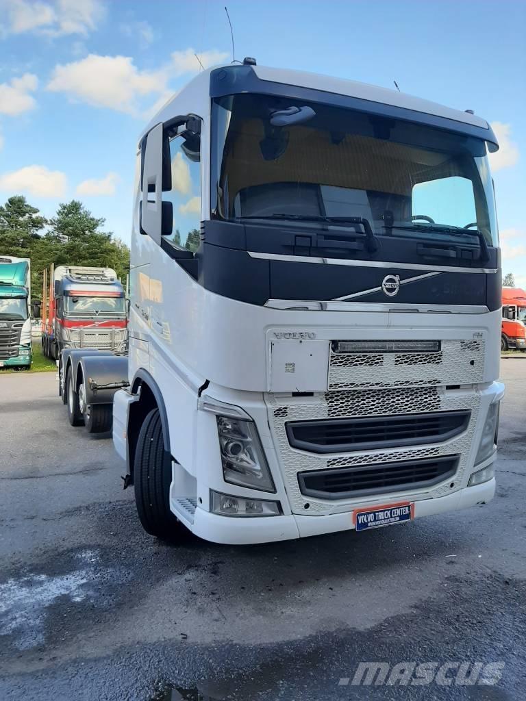 Volvo FH 13 شاحنات بمقصورة وهيكل