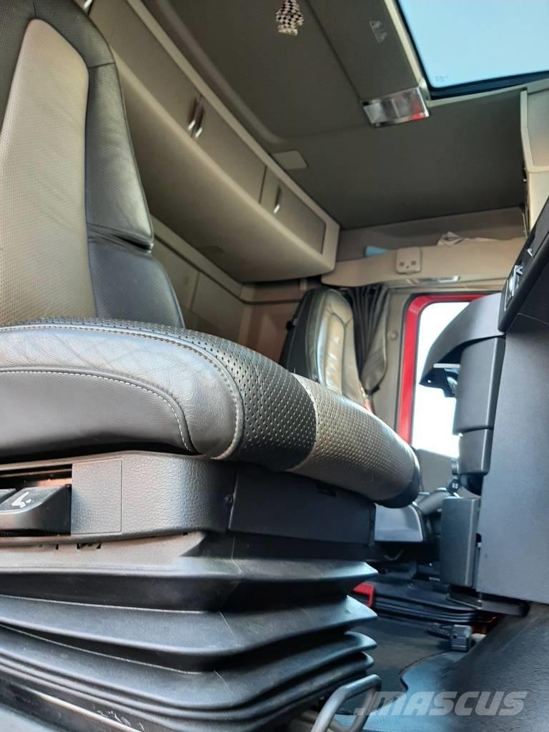Volvo FH 13 شاحنات بمقصورة وهيكل