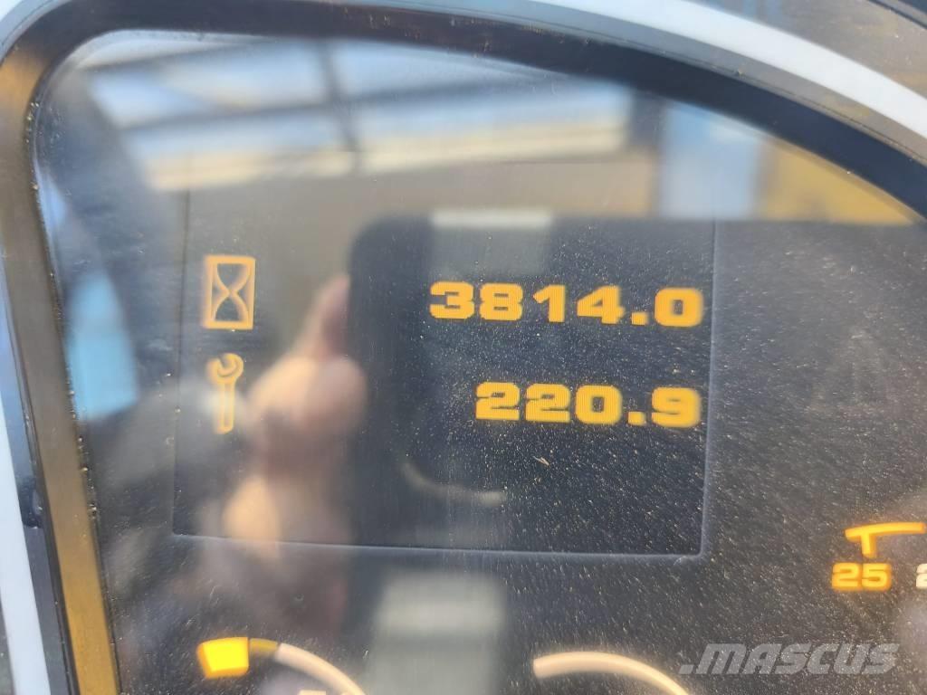 JCB 541-70 مناولات متداخلة
