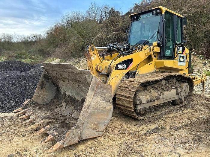 CAT 963D لوادر بعجل